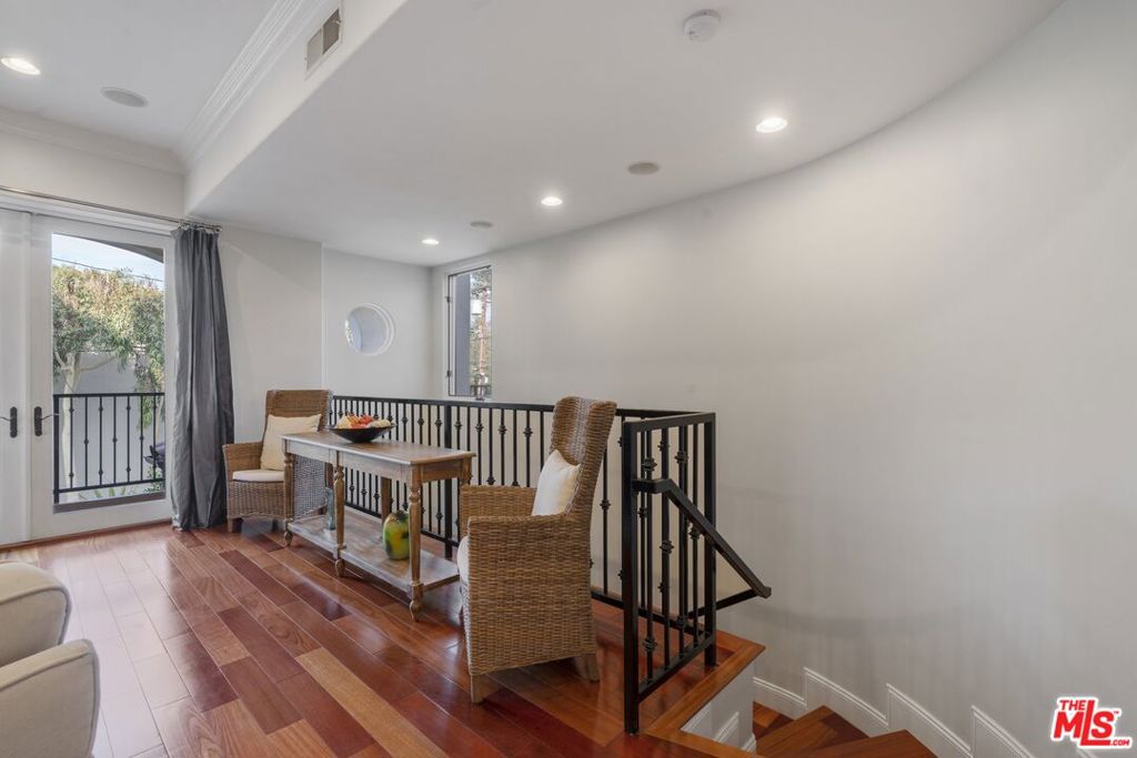 6944 Woodrow Wilson Drive