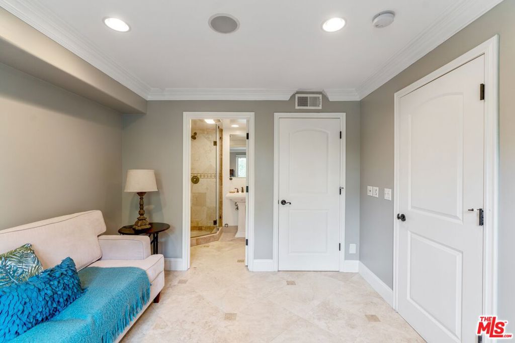 6944 Woodrow Wilson Drive