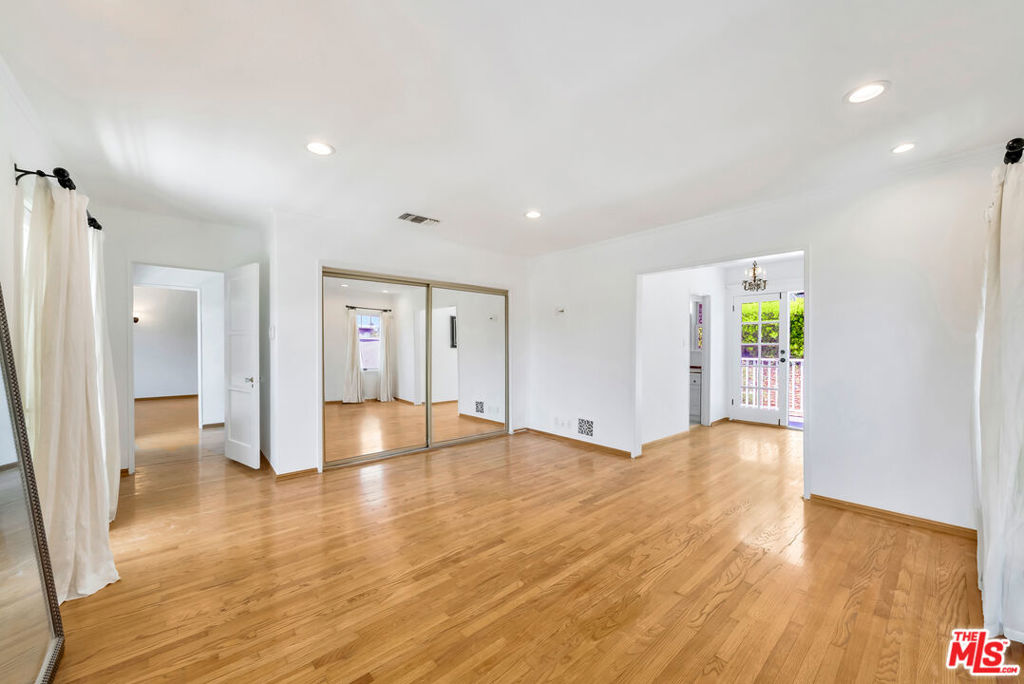 7907 Hollywood Boulevard