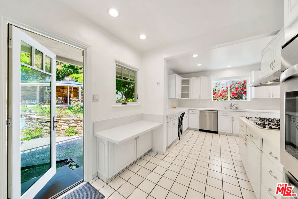 7907 Hollywood Boulevard