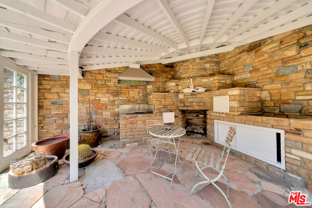 7907 Hollywood Boulevard