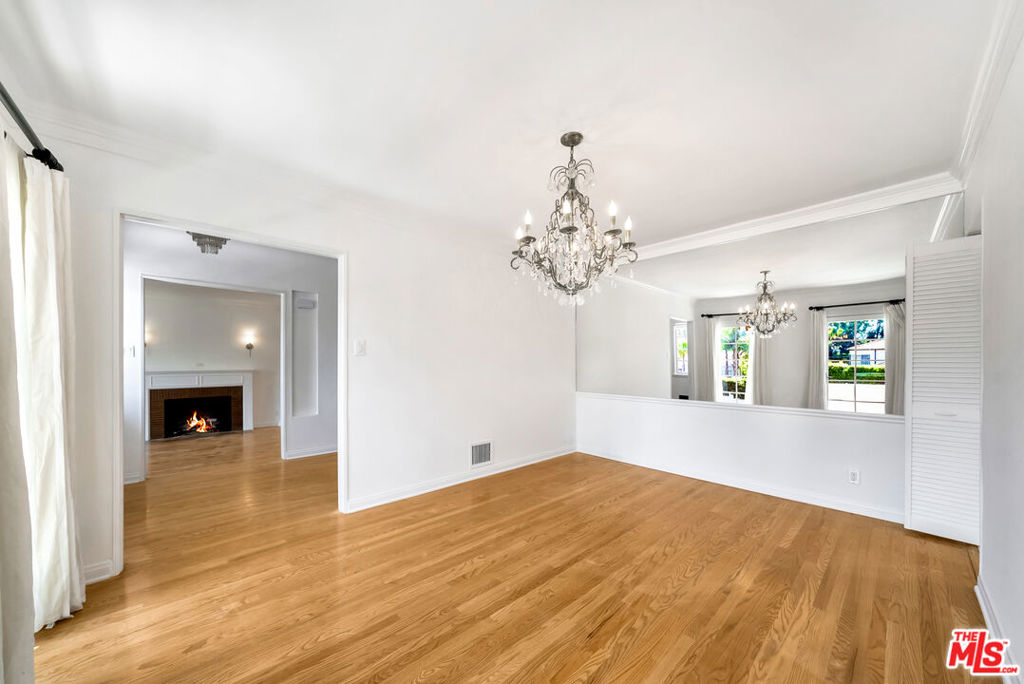 7907 Hollywood Boulevard