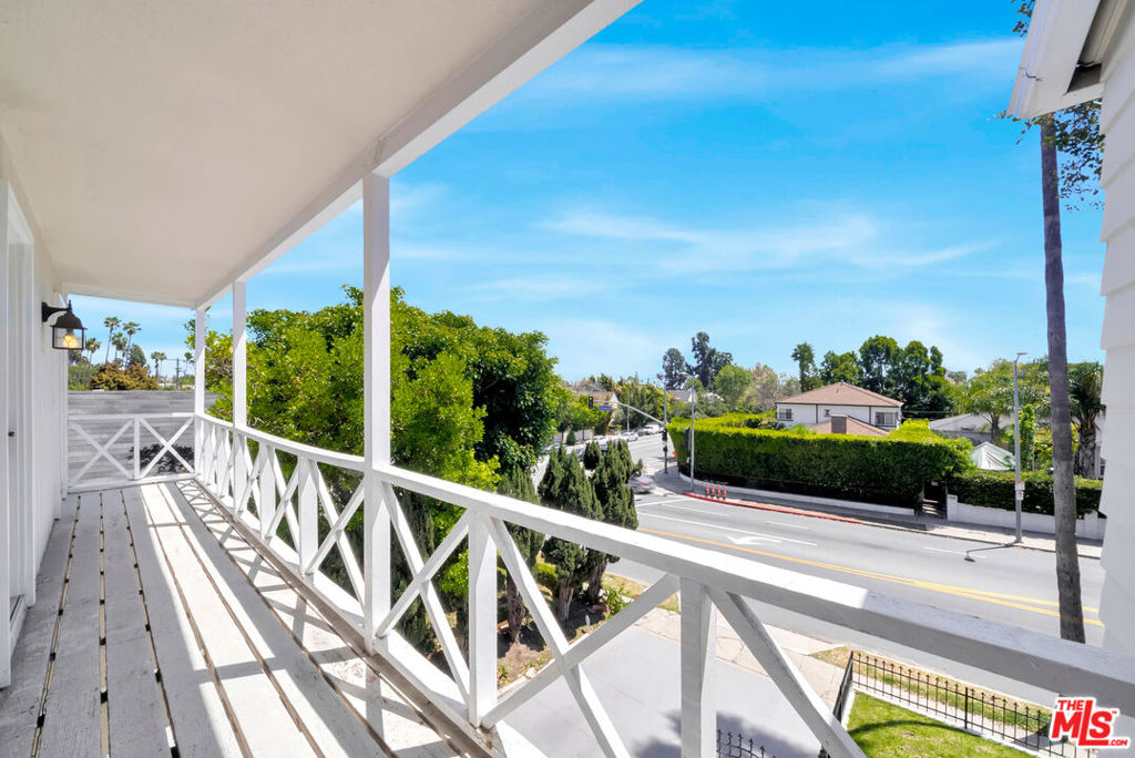 7907 Hollywood Boulevard