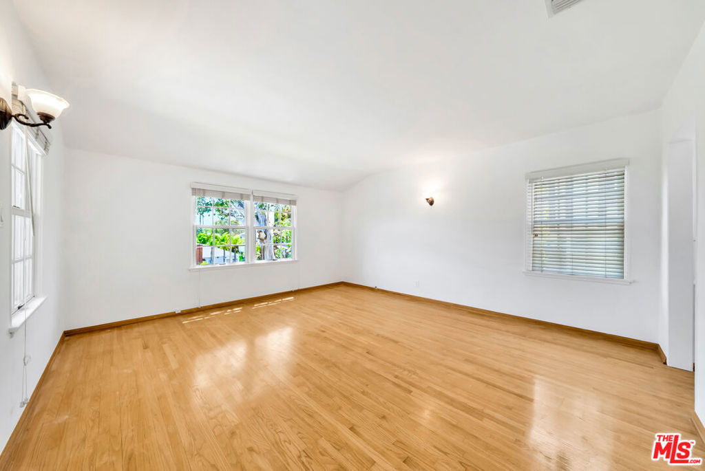 7907 Hollywood Boulevard