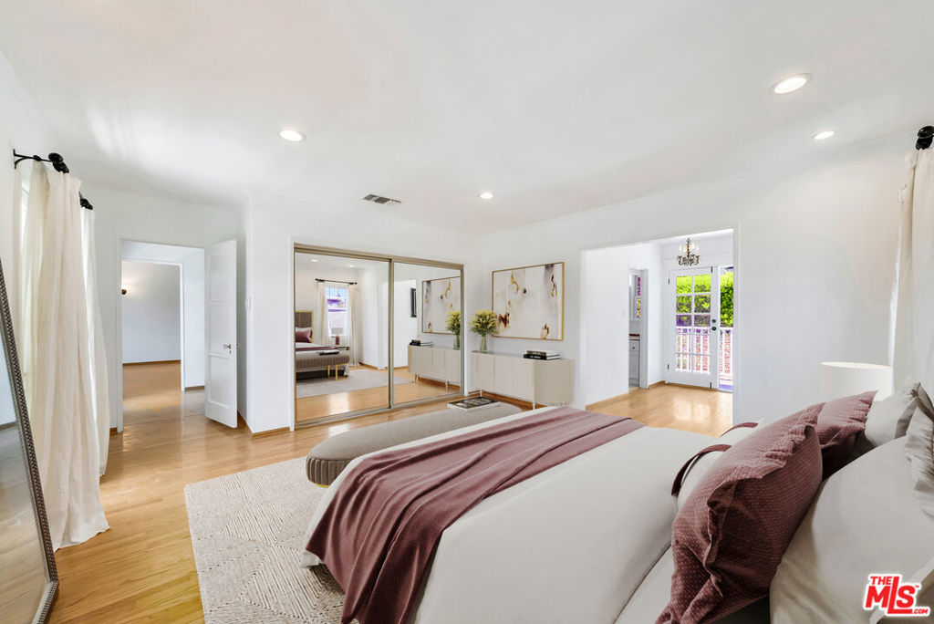 7907 Hollywood Boulevard