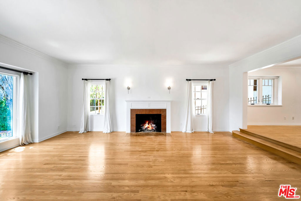 7907 Hollywood Boulevard