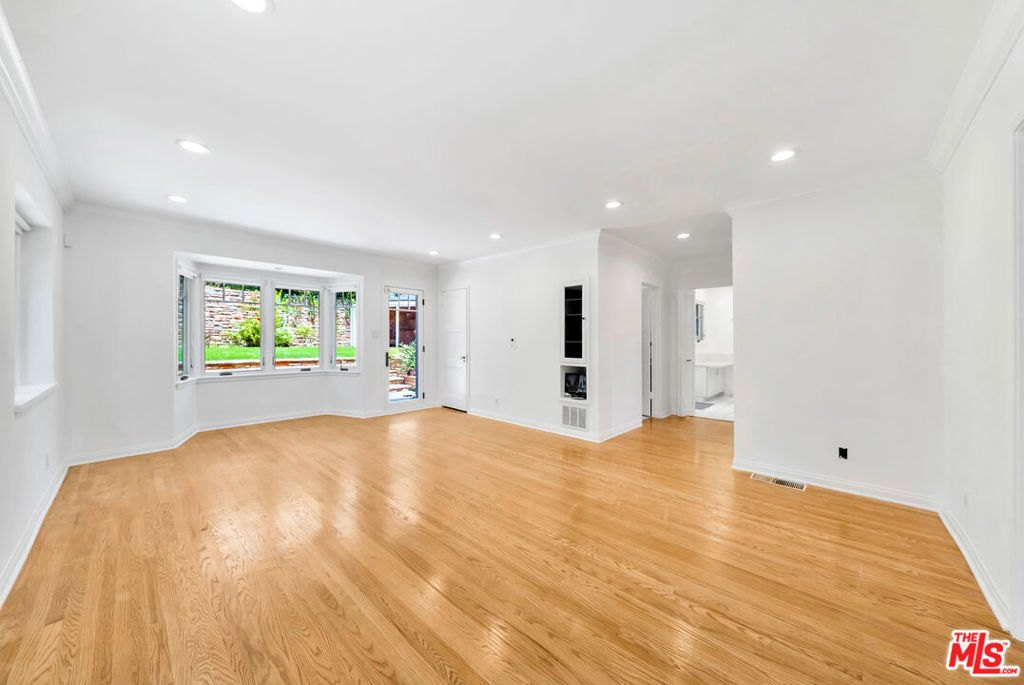 7907 Hollywood Boulevard