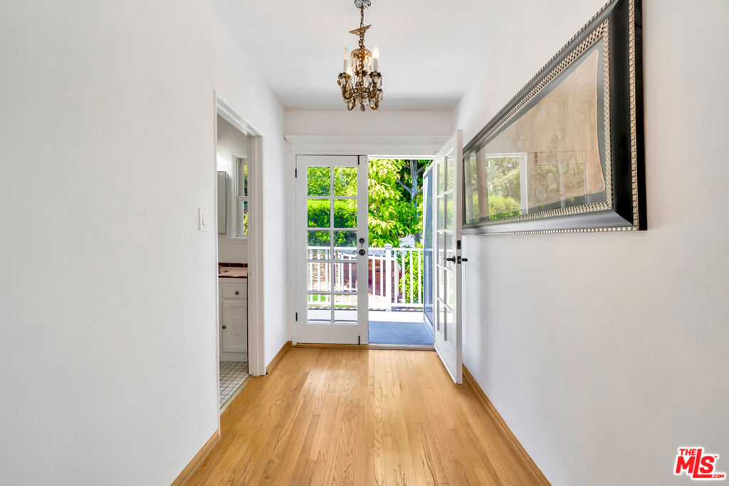 7907 Hollywood Boulevard