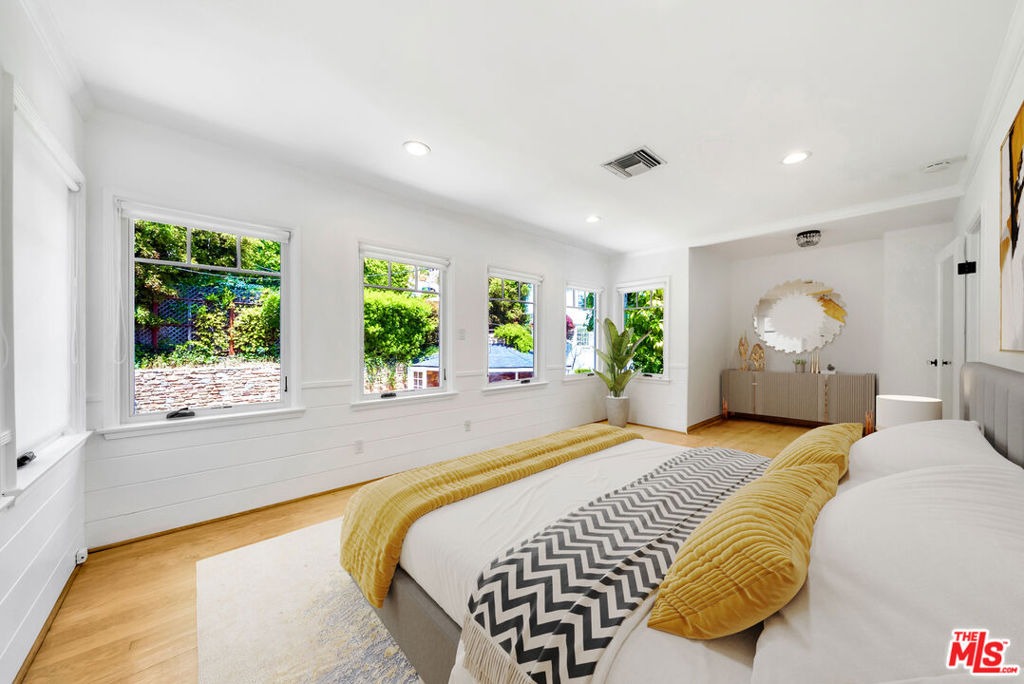 7907 Hollywood Boulevard