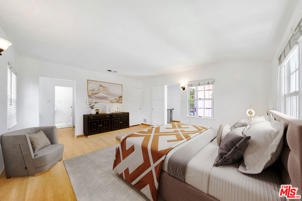 7907 Hollywood Boulevard