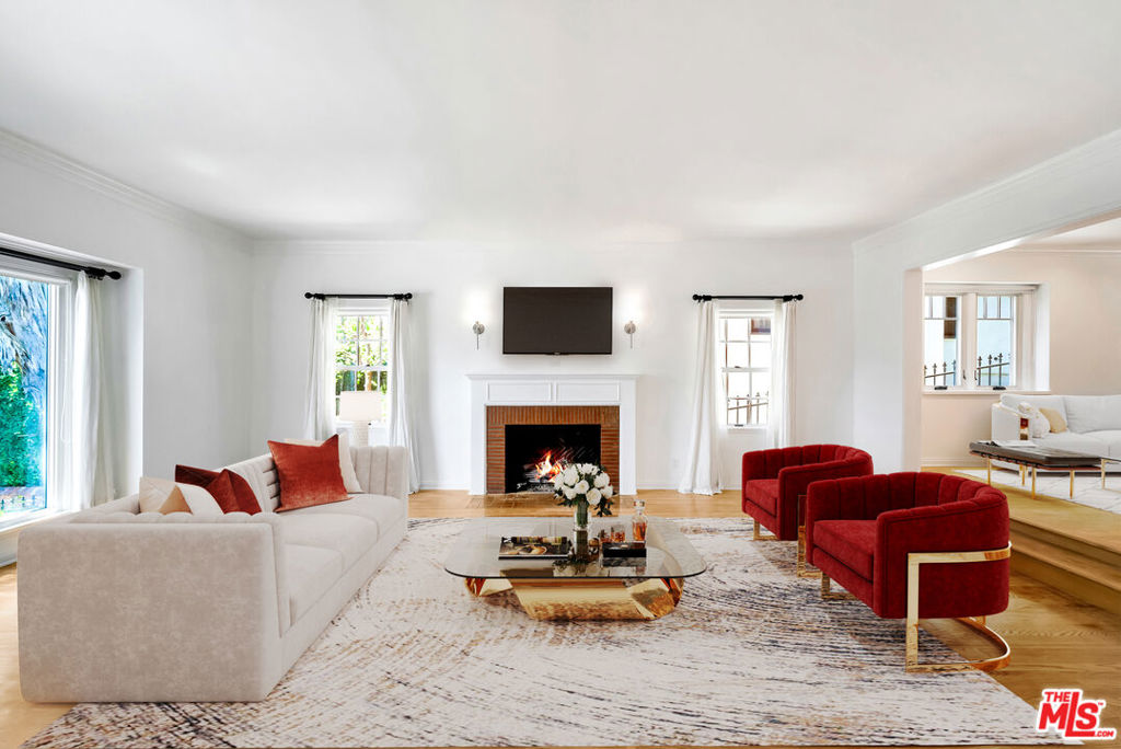 7907 Hollywood Boulevard