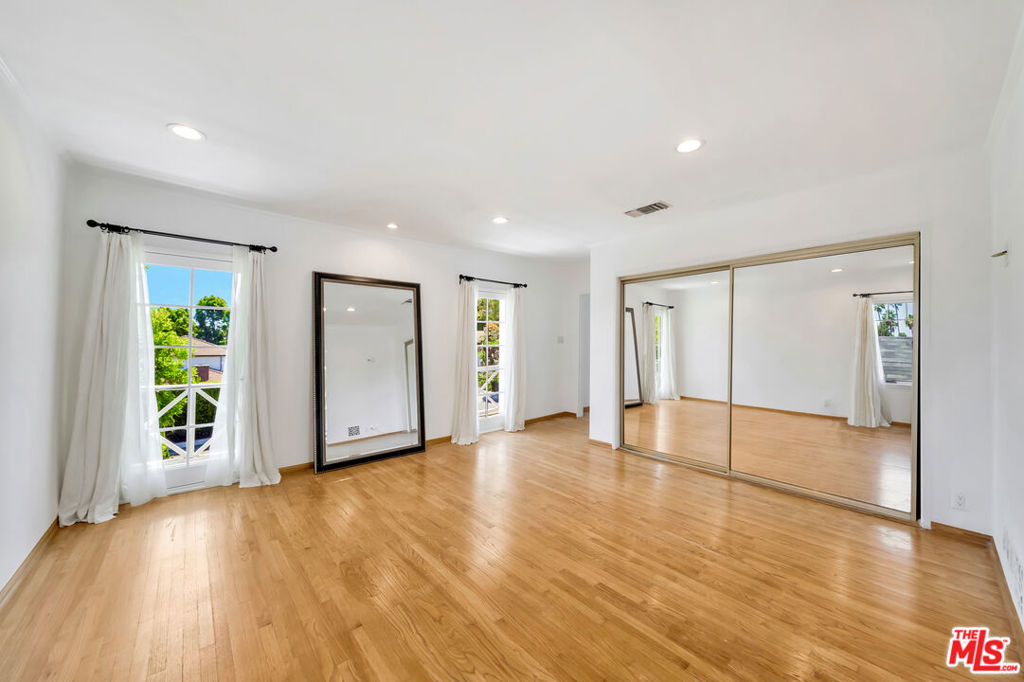 7907 Hollywood Boulevard