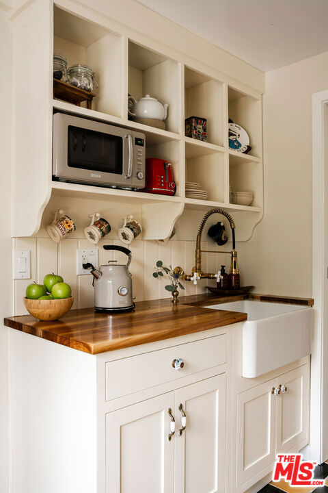 7290 Saint Estaban Street