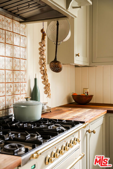 7290 Saint Estaban Street