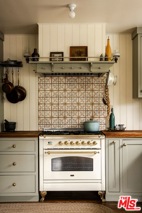 7290 Saint Estaban Street