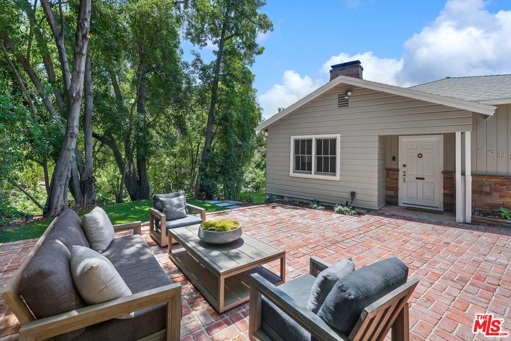 2926 Briar Knoll Drive