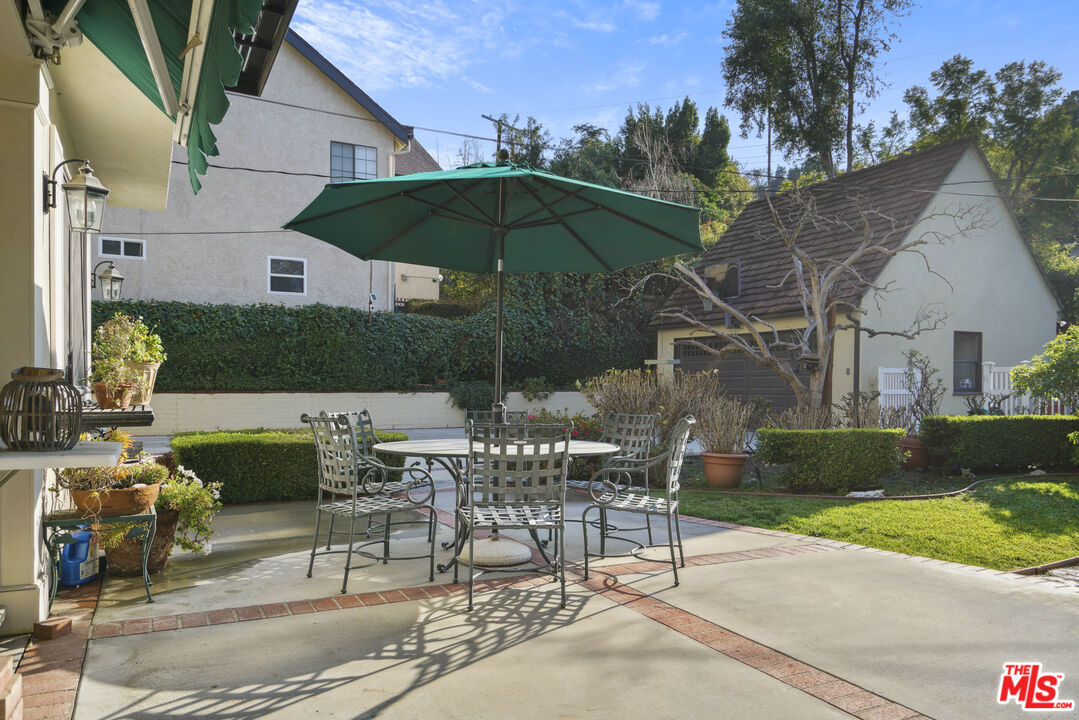 3939 Dixie Canyon Ave