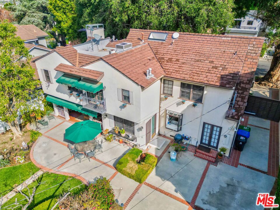 3939 Dixie Canyon Ave
