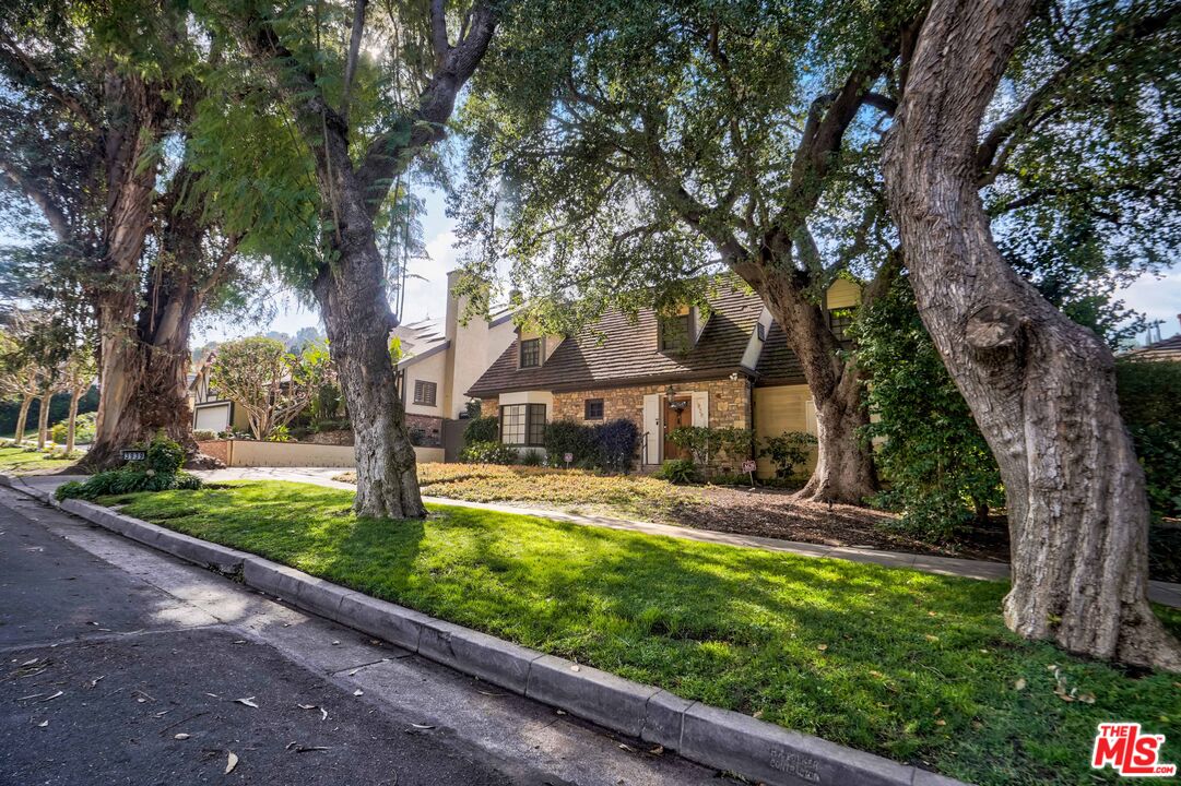 3939 Dixie Canyon Ave