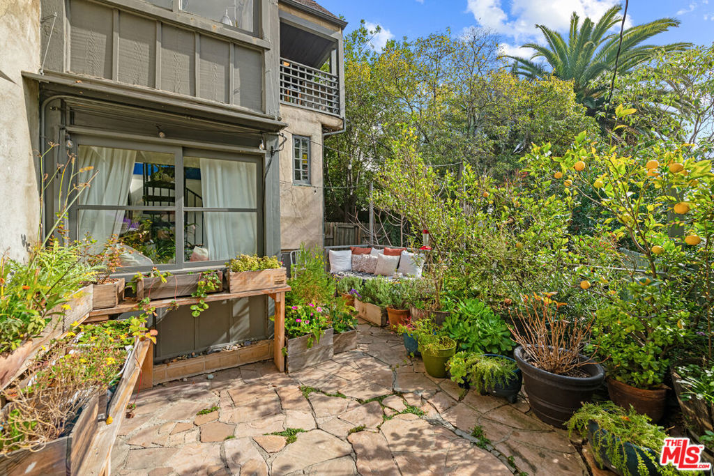 2234 Vista Del Mar Avenue