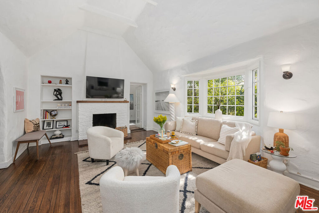 2234 Vista Del Mar Avenue