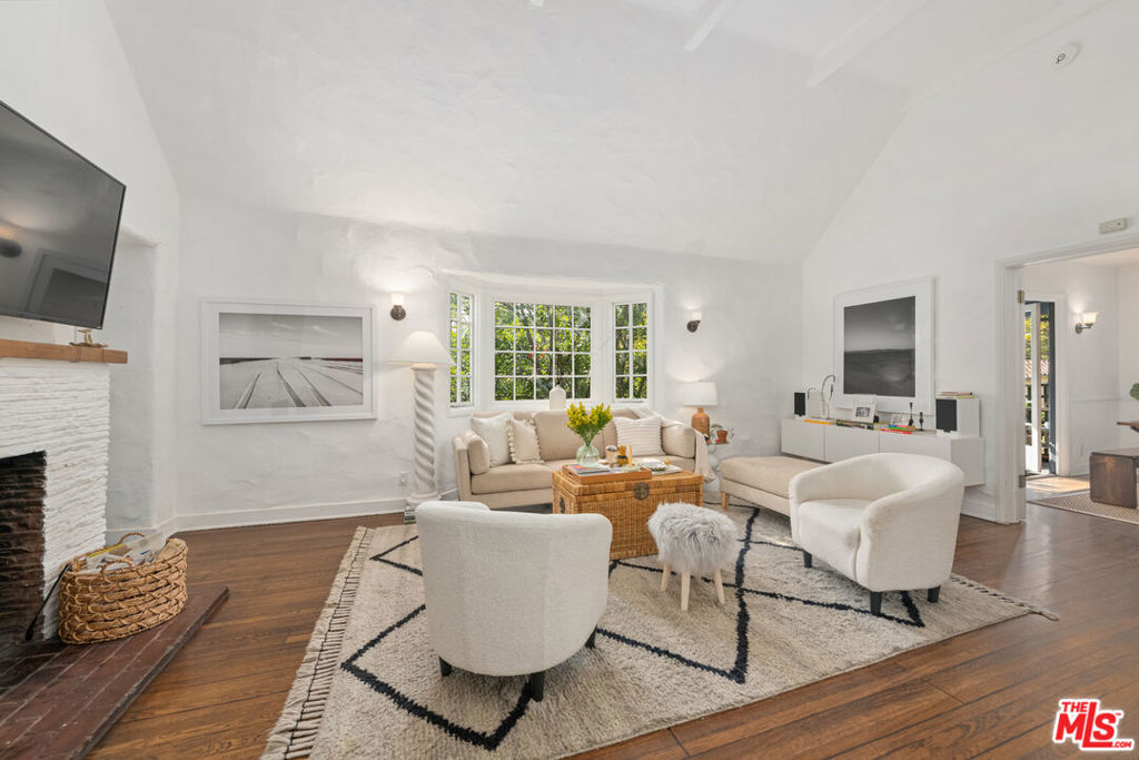 2234 Vista Del Mar Avenue