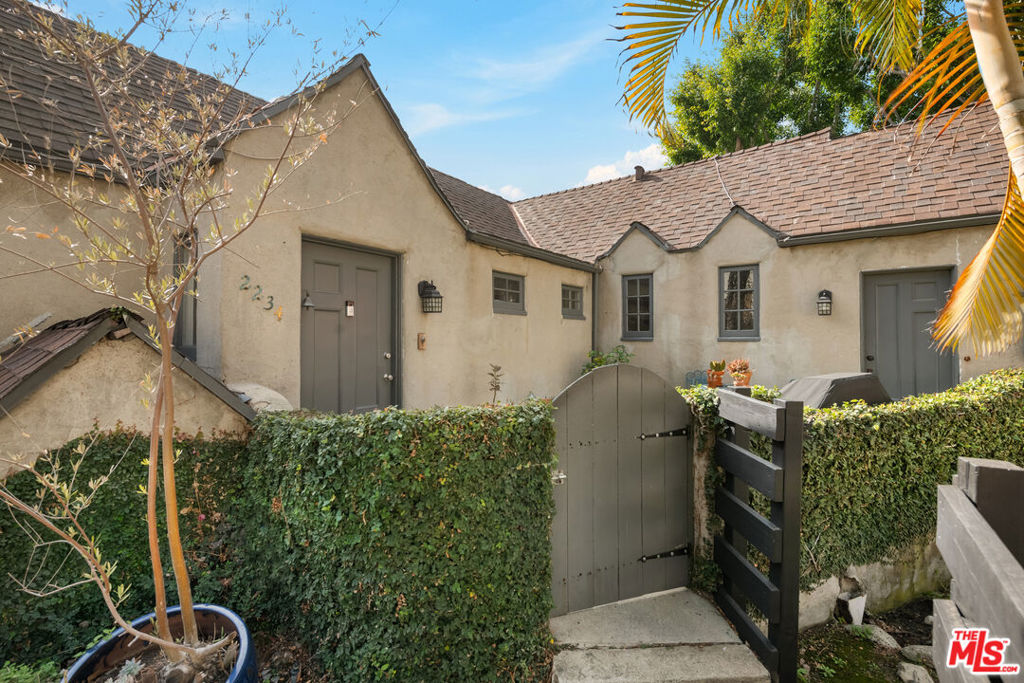 2234 Vista Del Mar Avenue