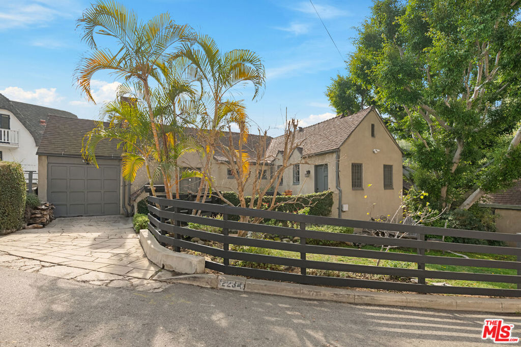 2234 Vista Del Mar Avenue