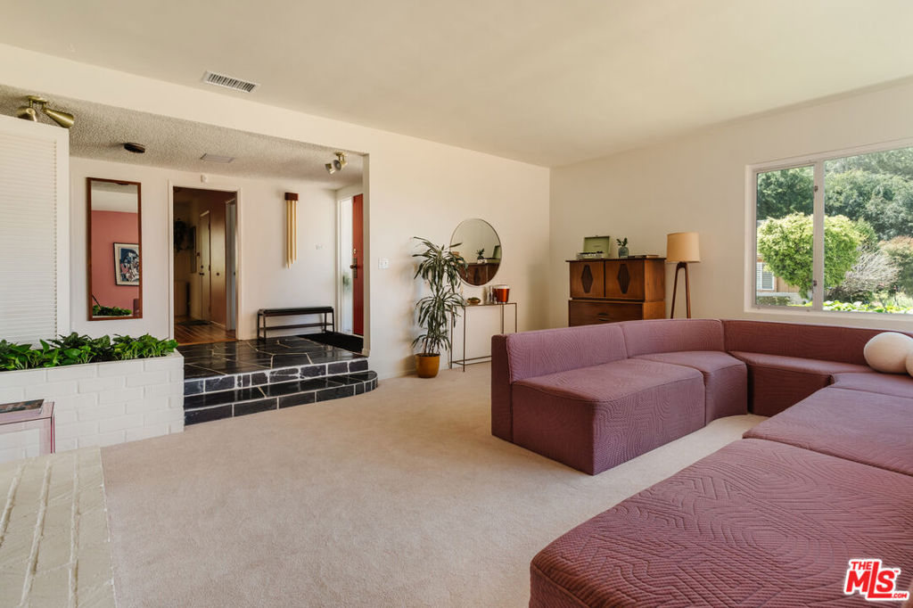 4220 Hillcrest Drive
