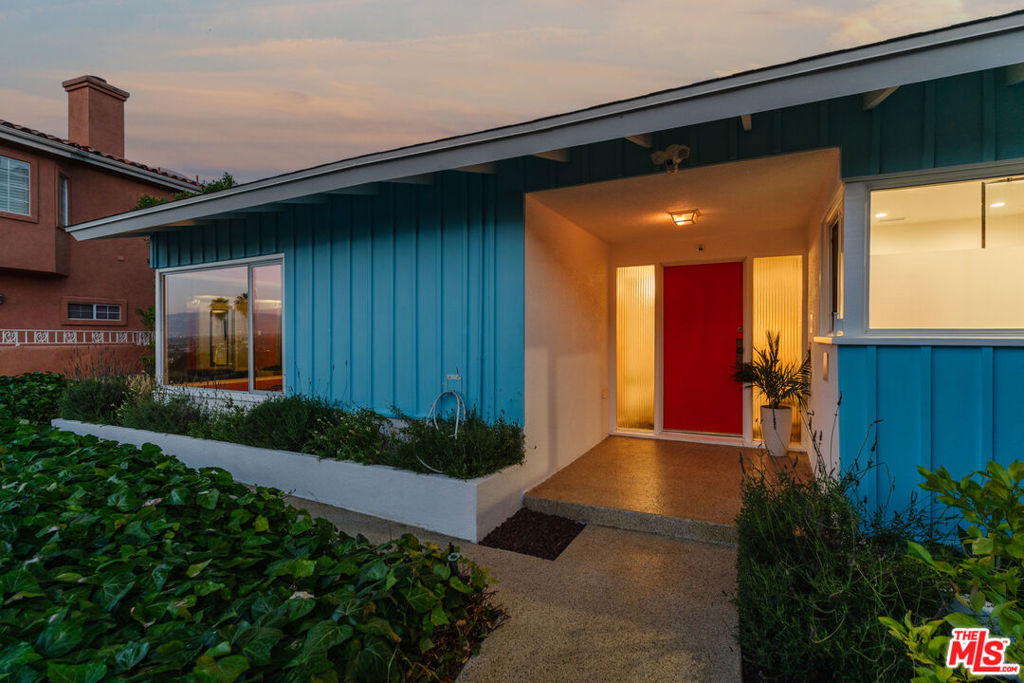 4220 Hillcrest Drive