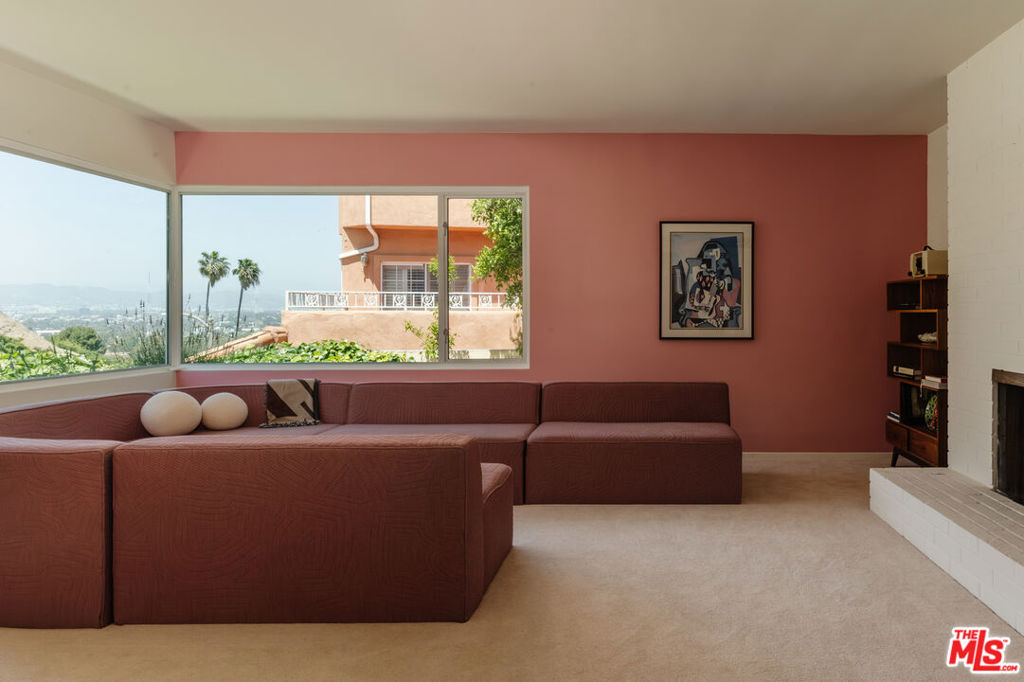 4220 Hillcrest Drive