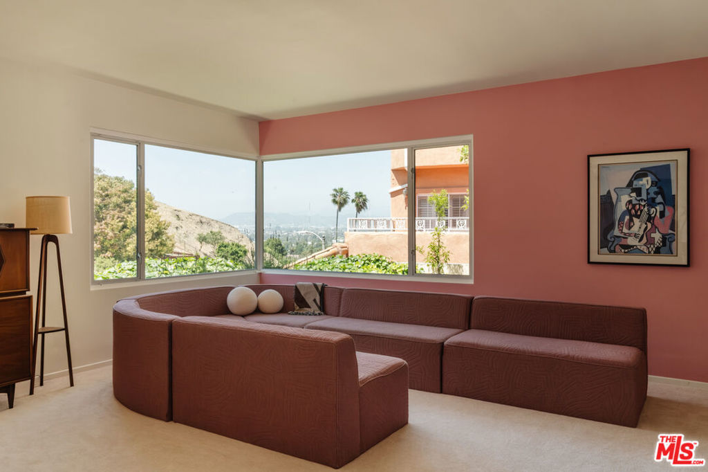4220 Hillcrest Drive