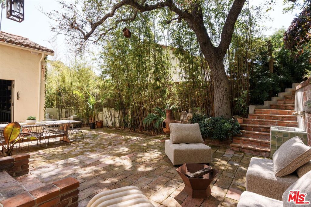 5444 Red Oak Drive