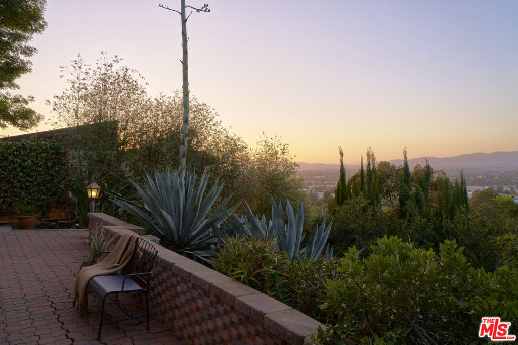 11764 Laurelcrest Drive