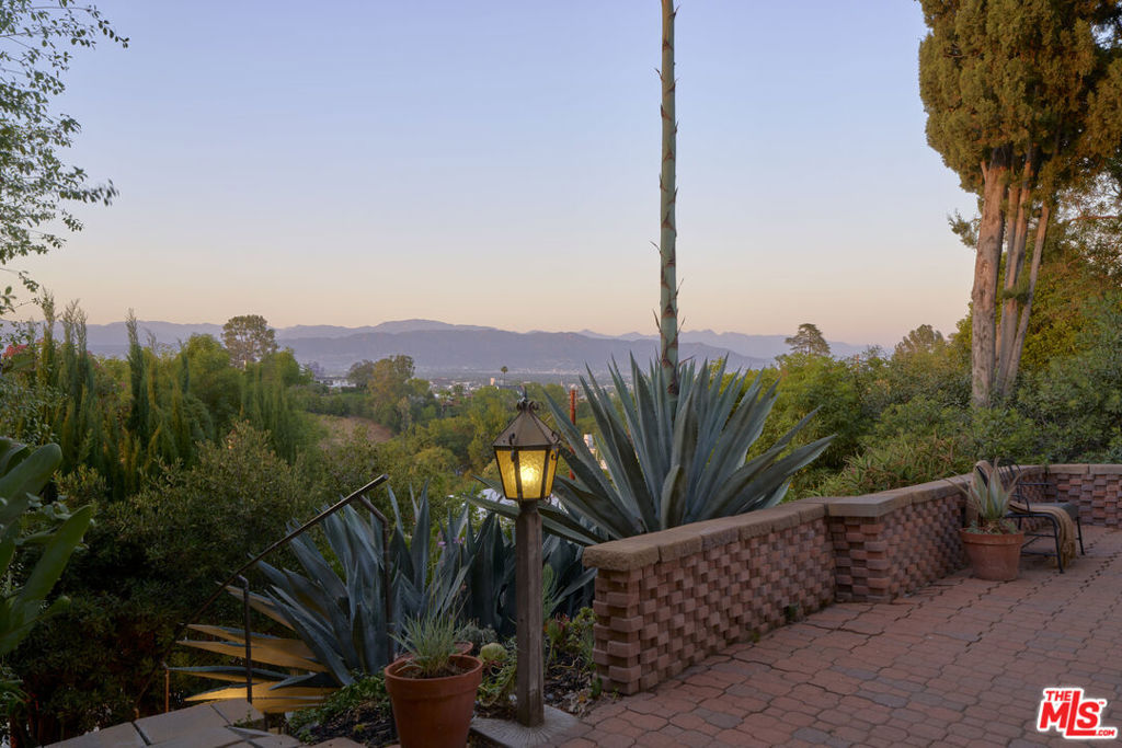 11764 Laurelcrest Drive