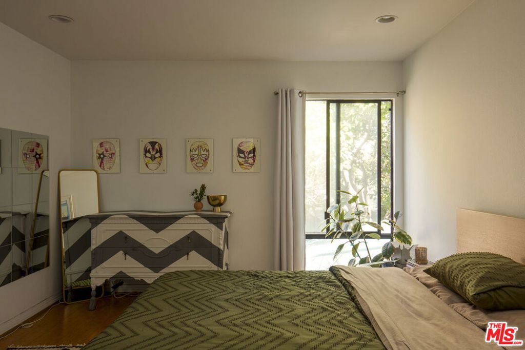 950 N Kings Road 208