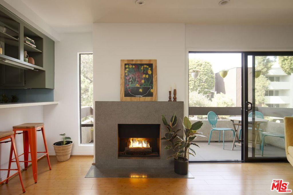 950 N Kings Road 208