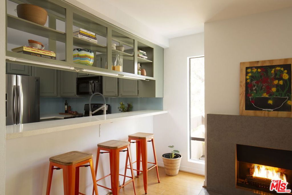 950 N Kings Road 208