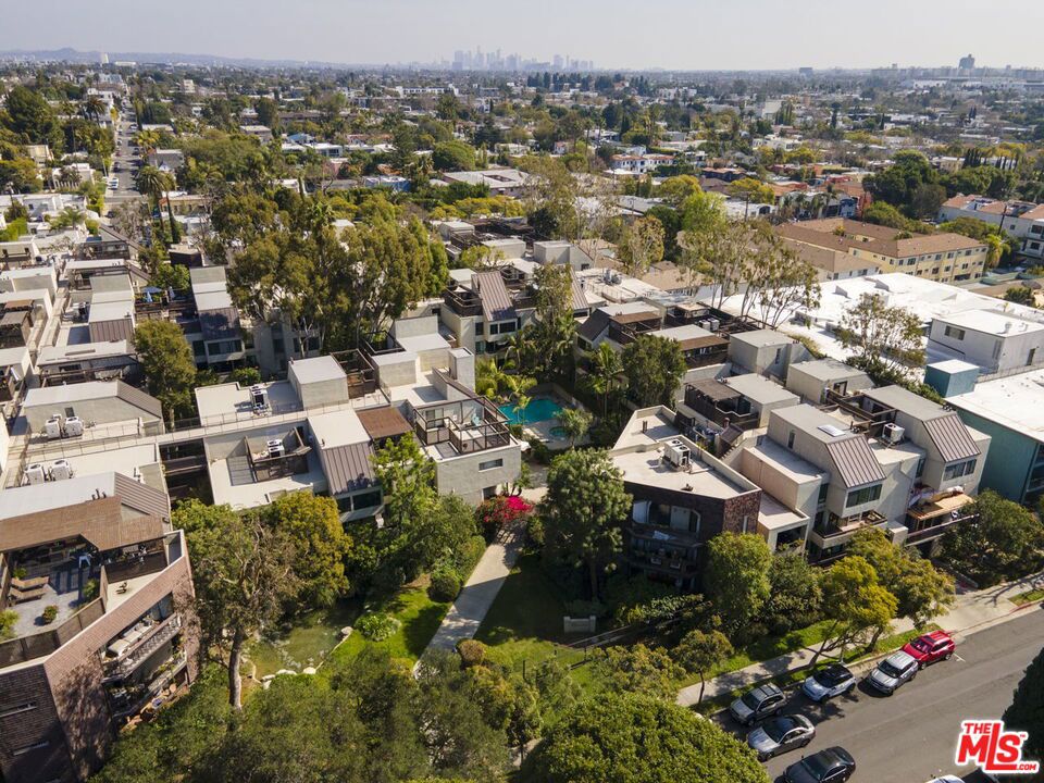 950 N Kings Road 208