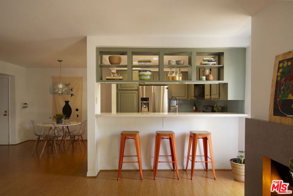 950 N Kings Road 208