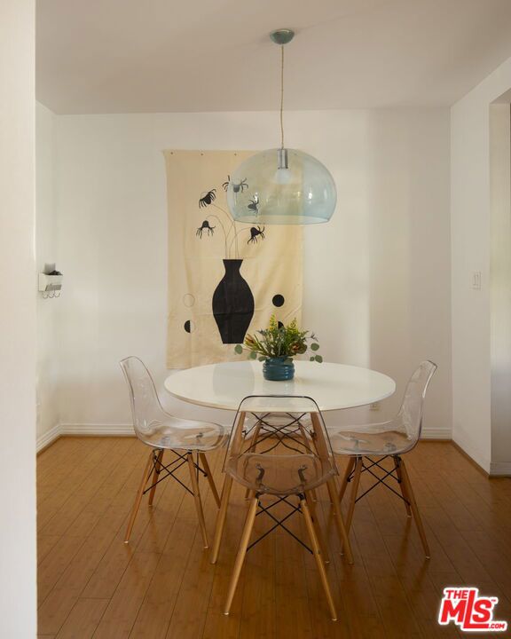 950 N Kings Road 208