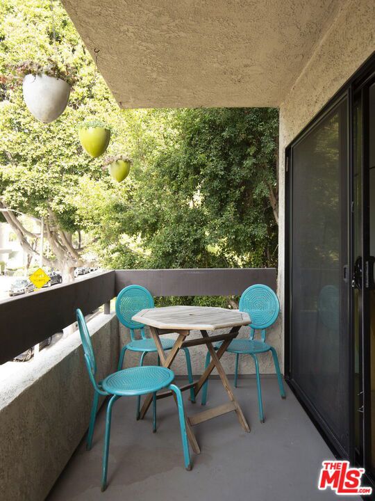 950 N Kings Road 208