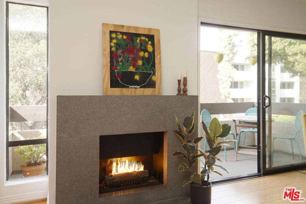 950 N Kings Road 208