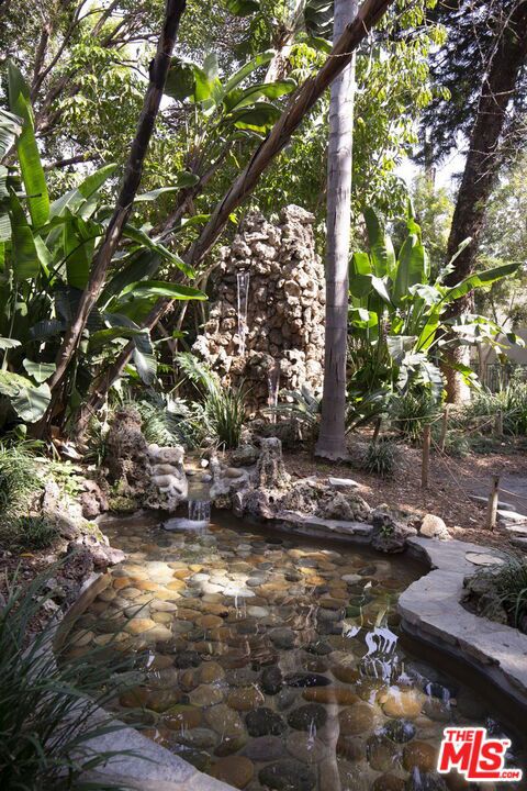 950 N Kings Road 208