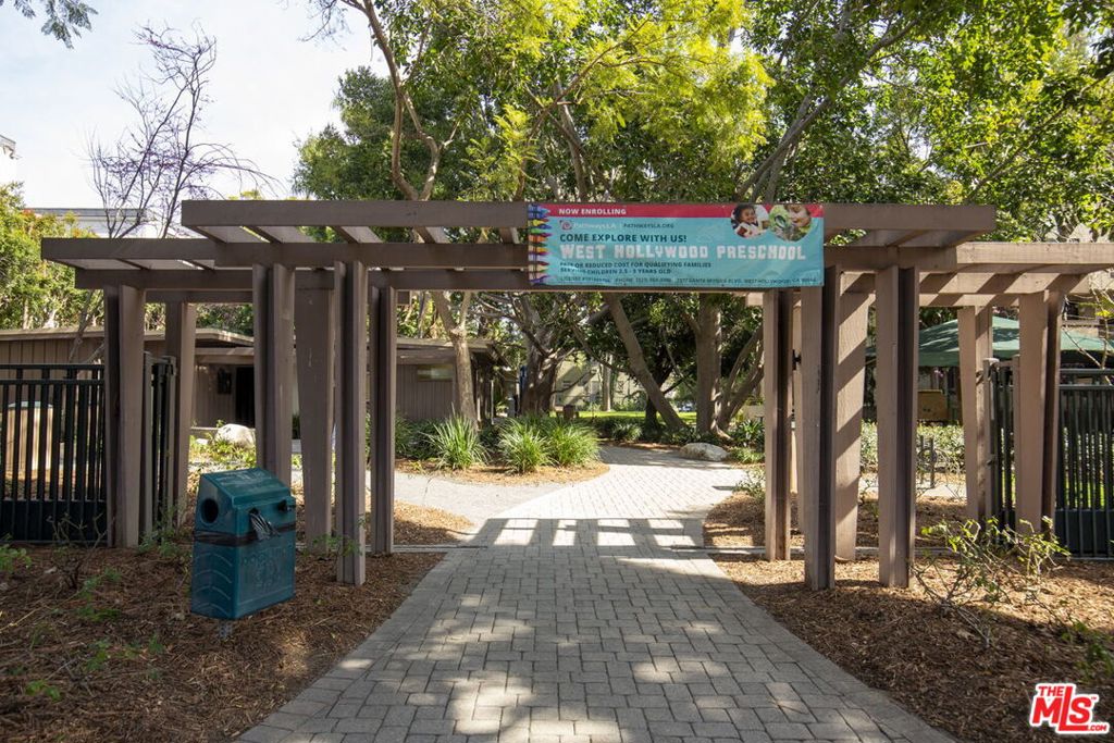 950 N Kings Road 208