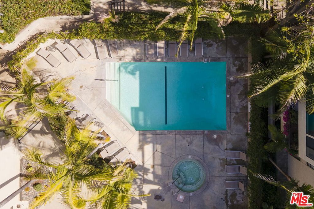 950 N Kings Road 208