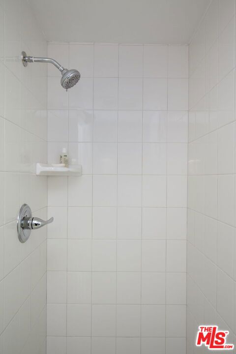 950 N Kings Road 208