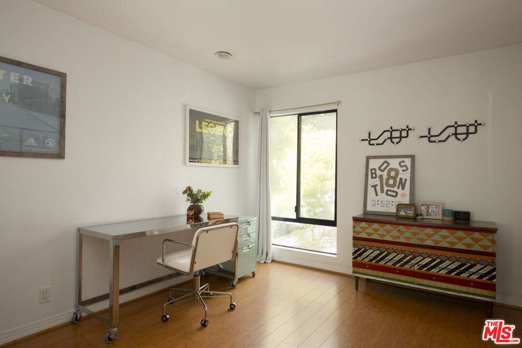 950 N Kings Road 208