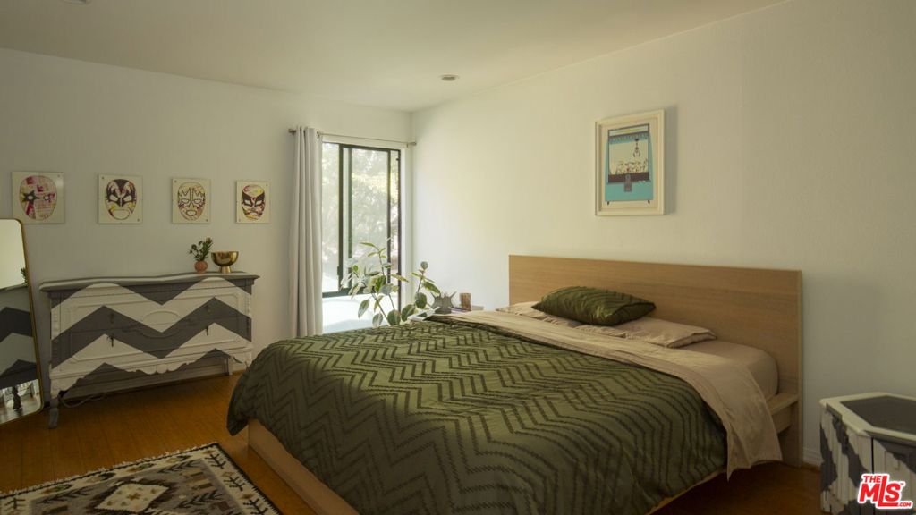 950 N Kings Road 208