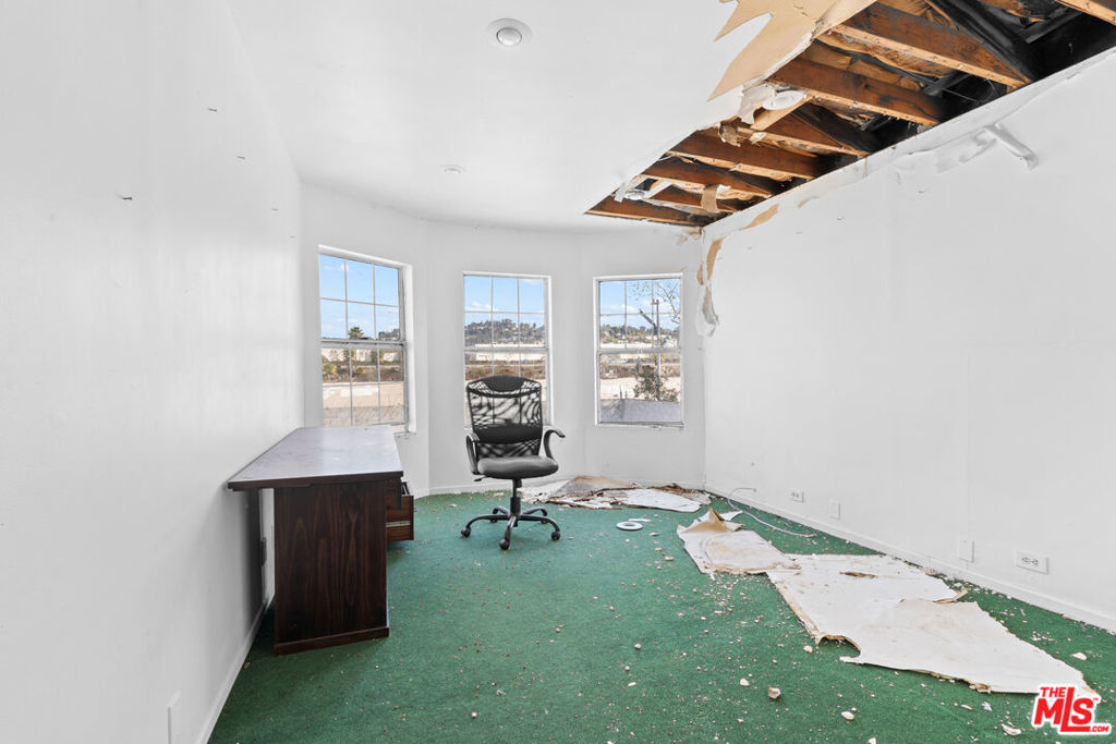 3051 N Coolidge Avenue